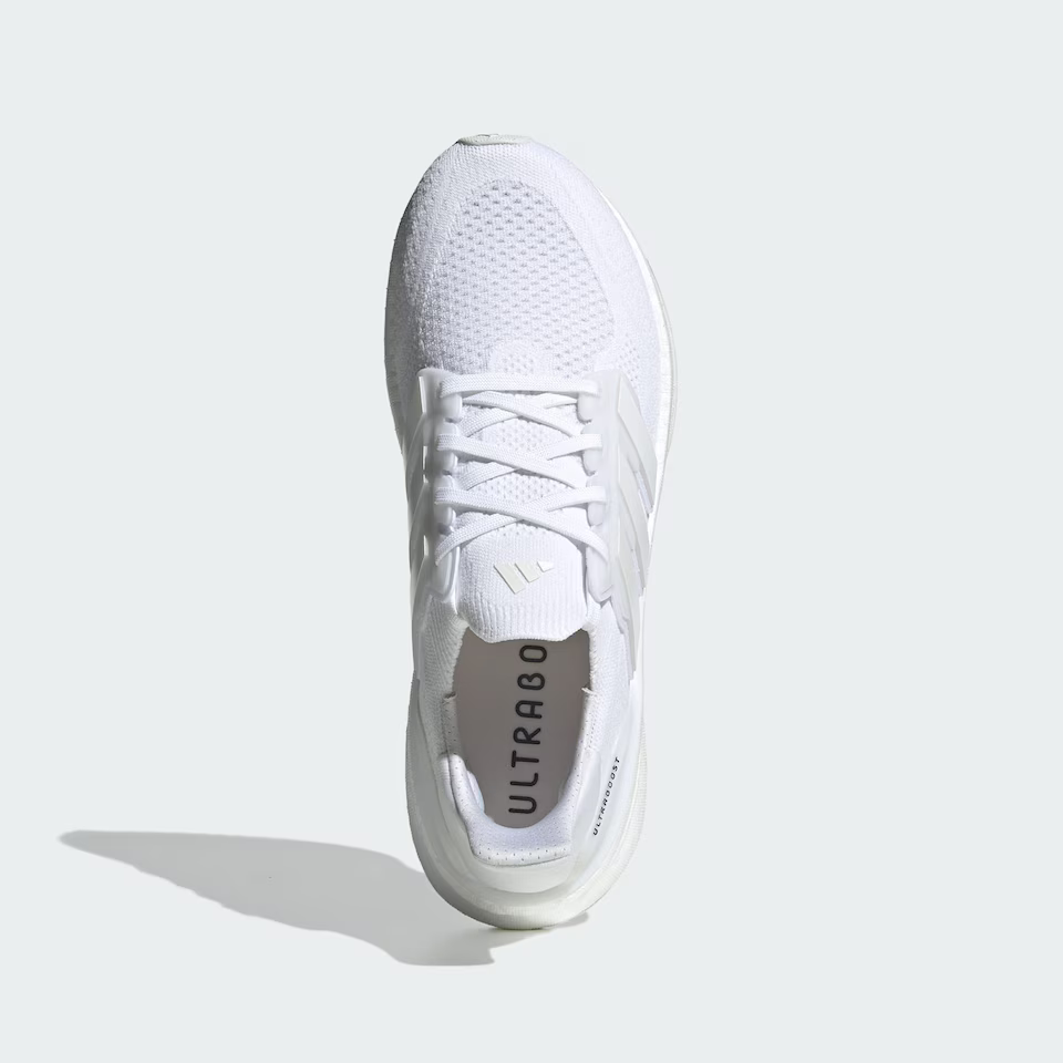 Adidas Ultraboost 22 - Premium running shoes with Boost technology and Continental outsole